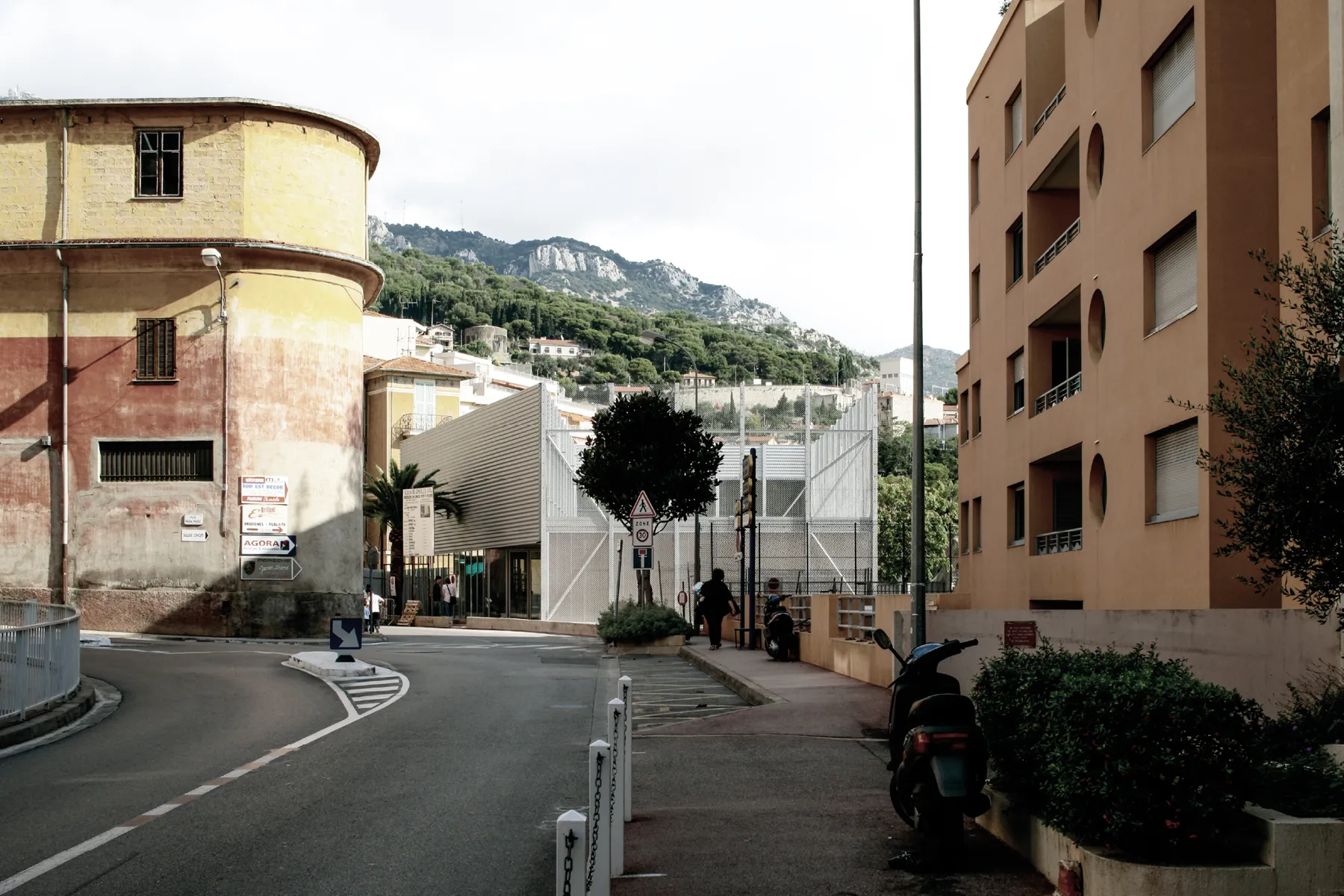 MON_08